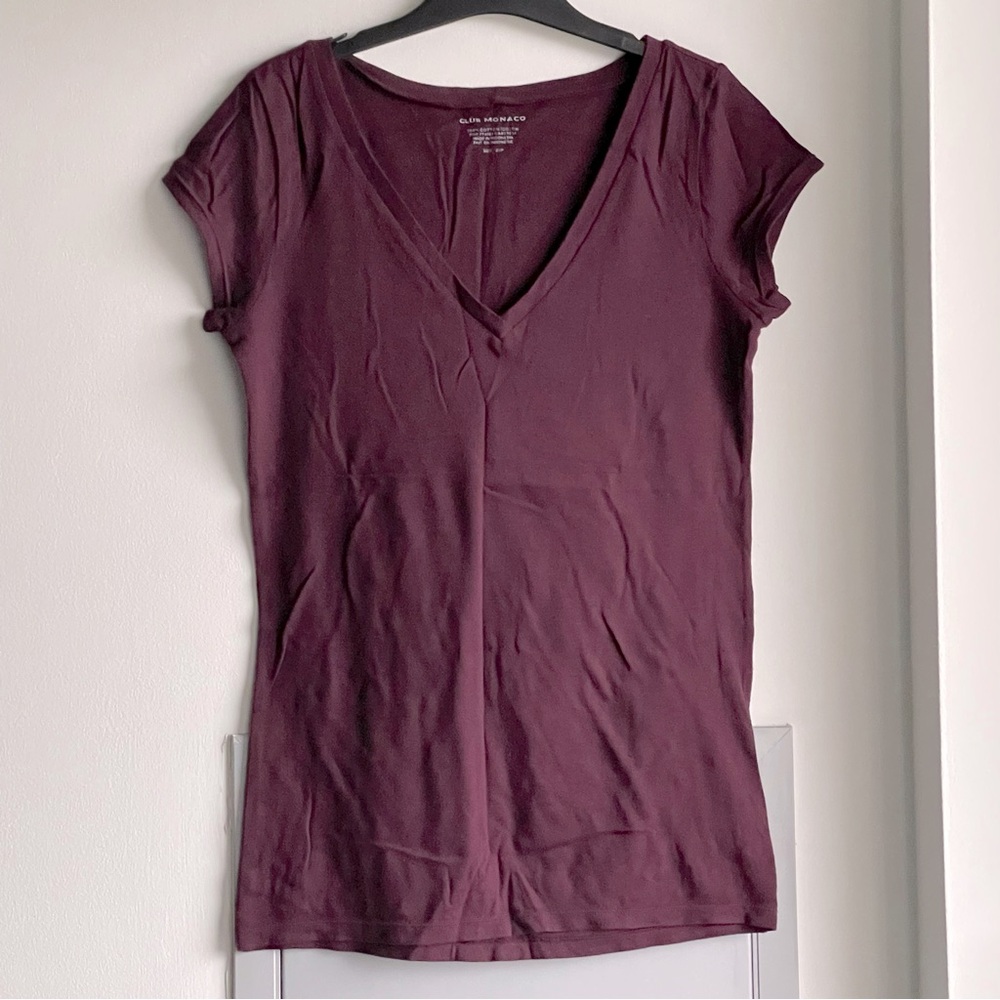 💗 CLUB MONACO Plum V-neck T-Shirt